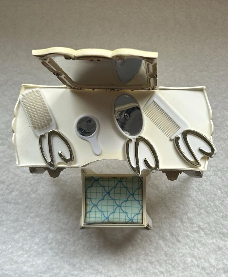 Vintage Sindy Dressing Table, Stool & Accessories