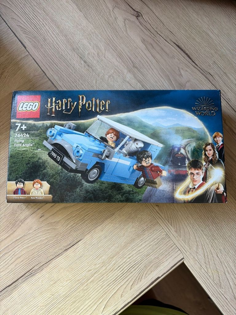 LEGO Harry Potter Flying Ford Anglia 76424 – New in Box
