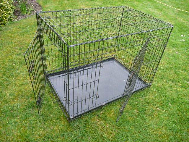 Medium Sized Dog Cage / Dog Crate VGC