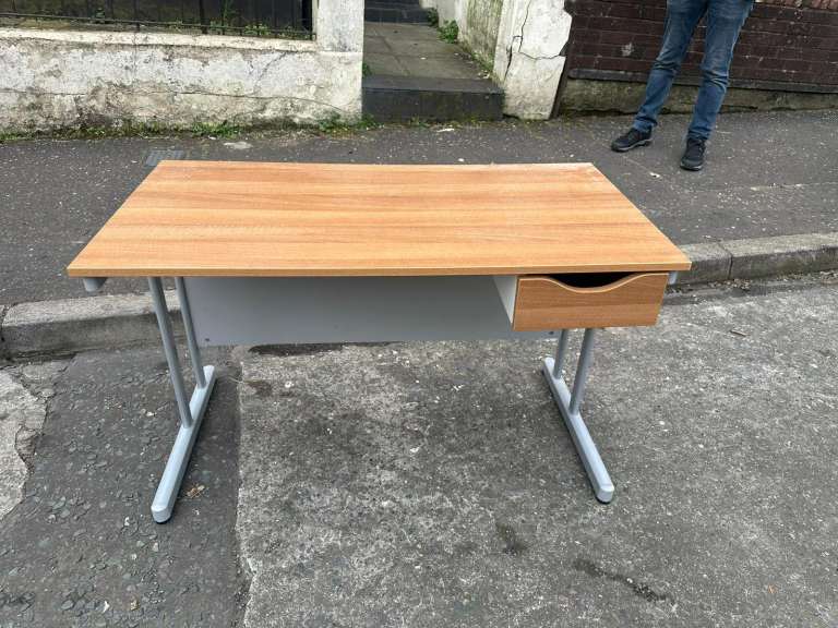 Oak wood desk r vanity unit only £75 good condition 