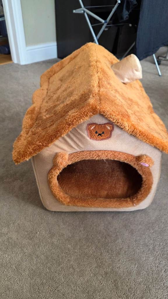 cat bed/house - very good condition