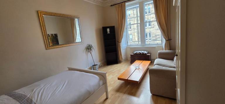 Lovely 2 bedroom City Centre flat, 5 minutes walk from both Princes’  Street/Grassmarket