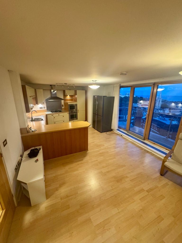 2 BEDROOM 2 BATHROOM MODERN FLAT WITH SEA VIEWS & BALCONY