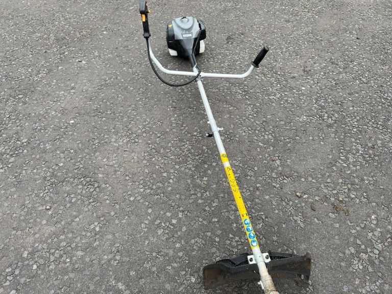 Titan petrol strimmer/brush cutter