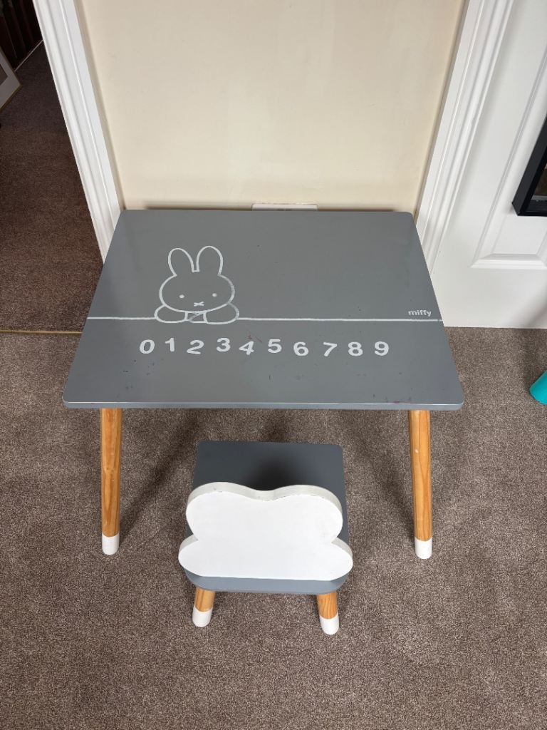 Miffy table and chair