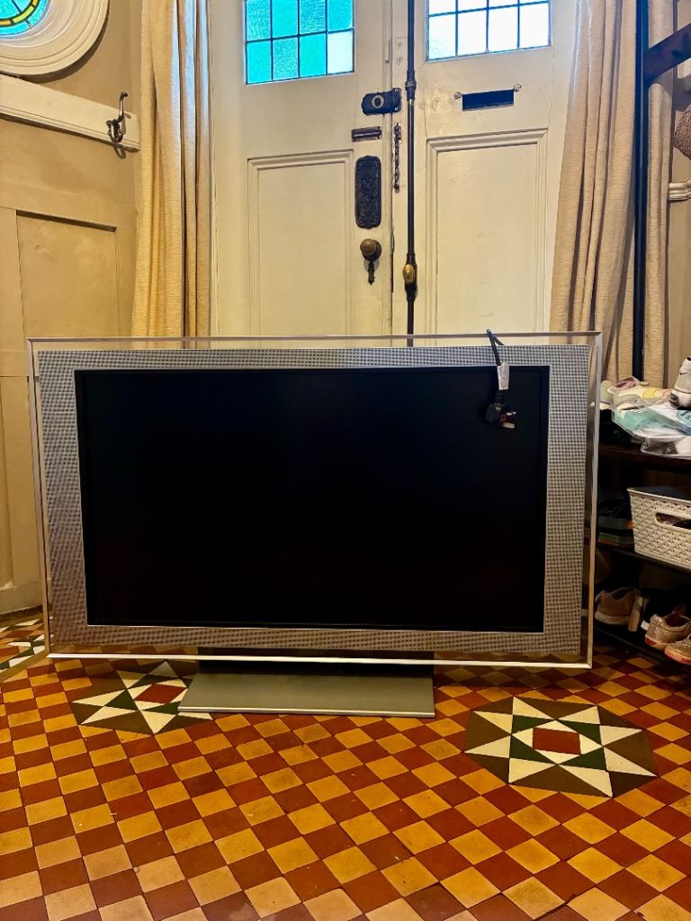 Free Large TV & stand - Good Condition