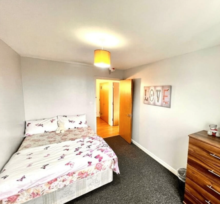 Double Room Ilford £925/pm - Bills Inc | City View | Near Station | IG1