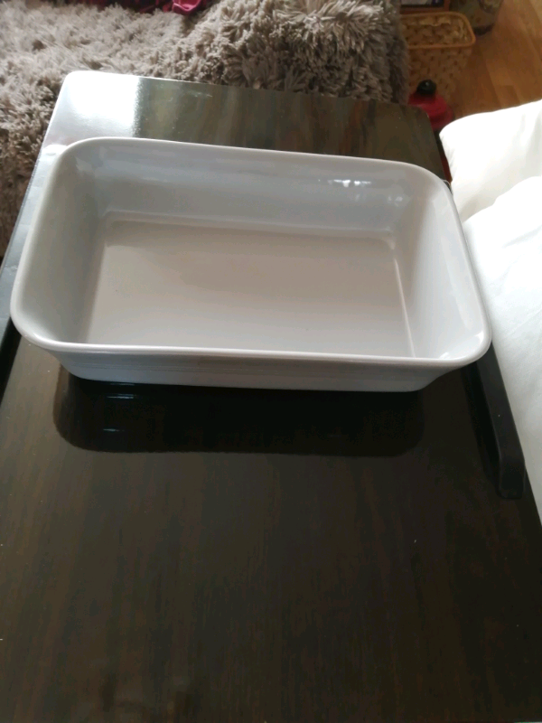 Brand New Mason Cash Baking Dish Size 32 cm long x 21 cm wide x 7 cm