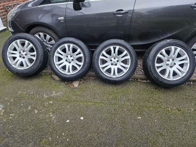 Landrover 18in Alloy Wheels set 4 in silver 5 stud fitment  full set 