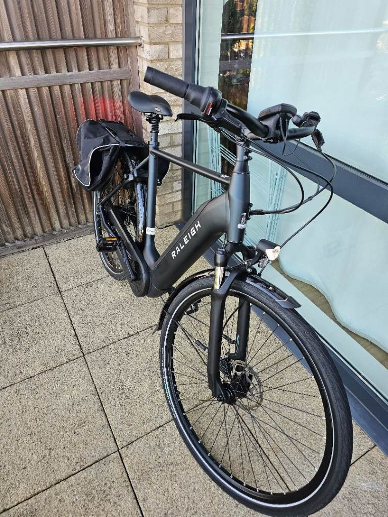 Raleigh Motus Tour Electric Bike – Like New – Bosch 500Wh – Only 78 Miles – Large