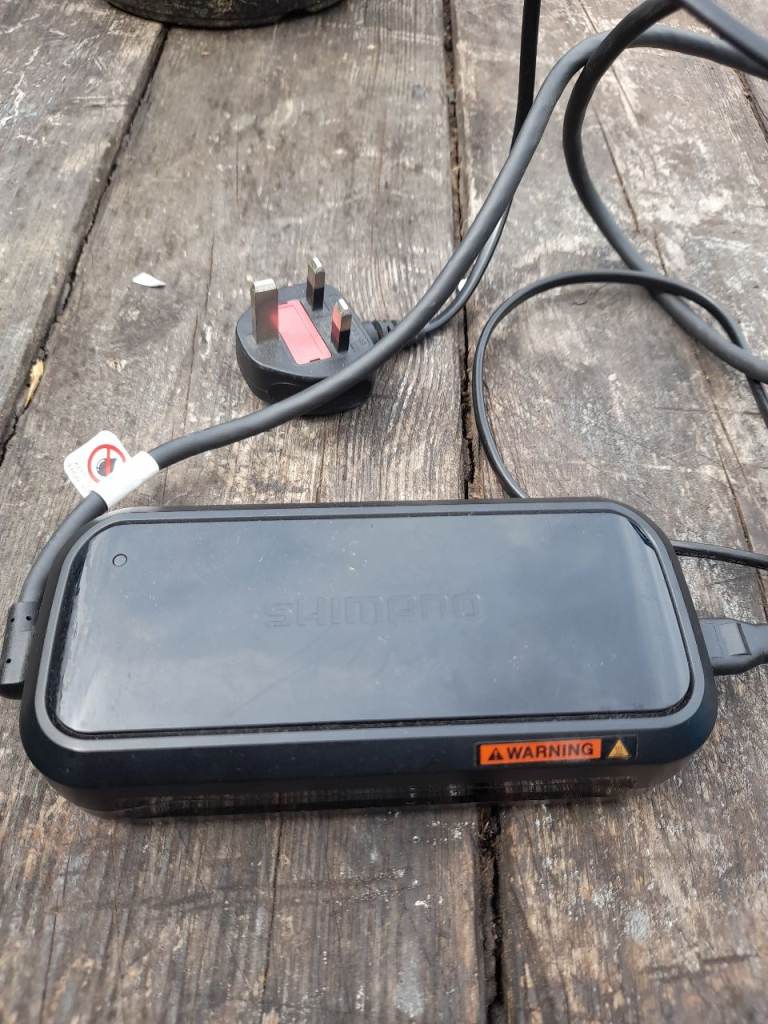 SHIMANO STEPS EC-E6002 EBIKE BATTERY CHARGER EXCELLENT CONDITION 