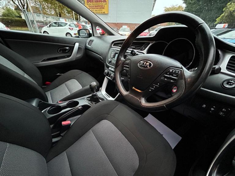 KIA CEED 1.6 CRDi 2 Euro 6 (s/s) 5dr 2015