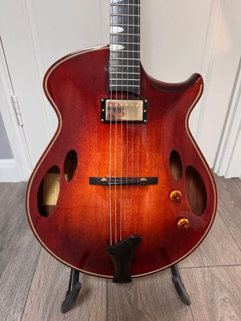 Eastman ER4 Guitar - Like new