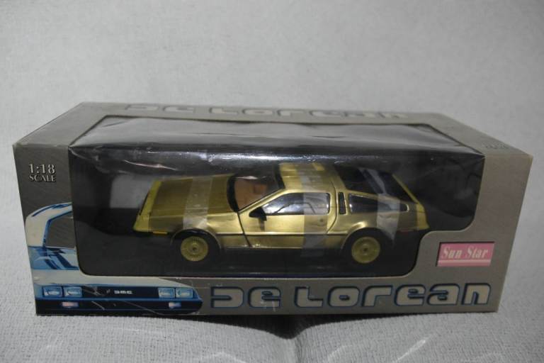  Rare sun Star 1/18 scale DeLorean Model Car - Gold, in Box
