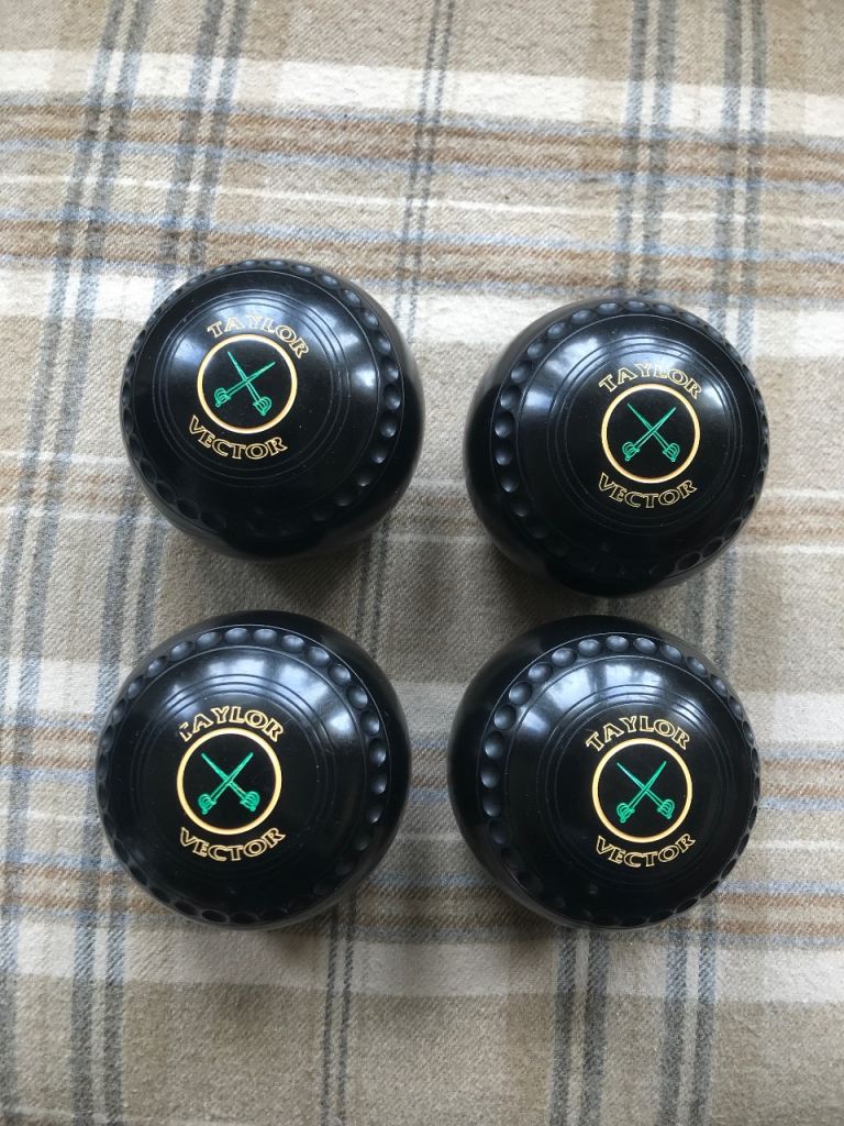 Taylor Vector size 4 BB10 bowls. Crossed swords motif. GC.