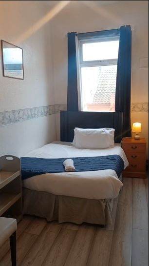 Spacious & Cosy En-suite Room for Rent – FY1 1RN