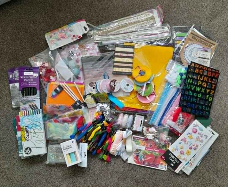 Summer Holiday Value lot new/unused craft items- felt,art,flowers,feathers,embroidery threads + more