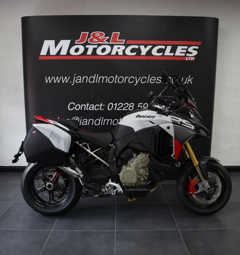  New Ducati Multistrada V4 RS with Tour pack. In stock now! Ready for new owner!