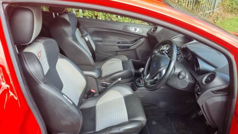Ford, FIESTA ST-2, RED, Hatchback, 2015, Manual, 1596 (cc), 3 doors