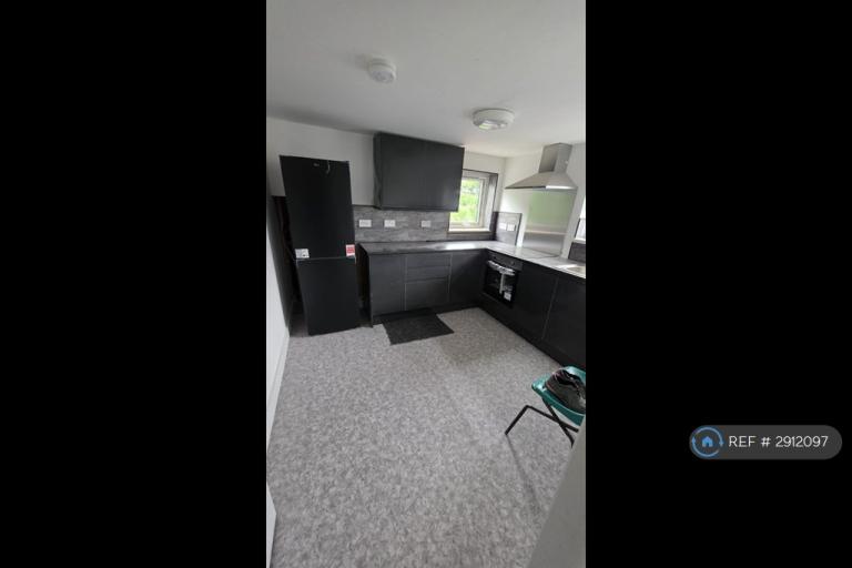 2 bedroom flat in Mauldeth Road, Manchester, M19 (2 bed) (#2912097)
