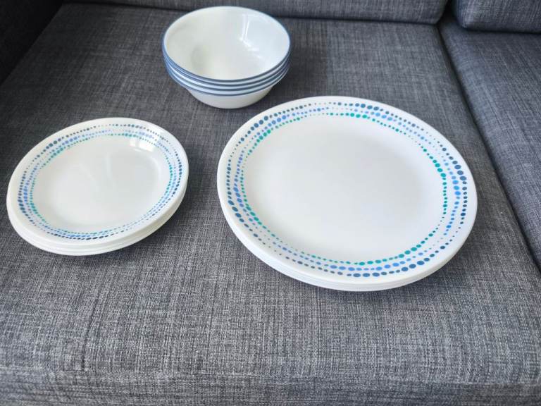 Corelle chip resistant 12 piece dinner set (caravan/Motor Home use)