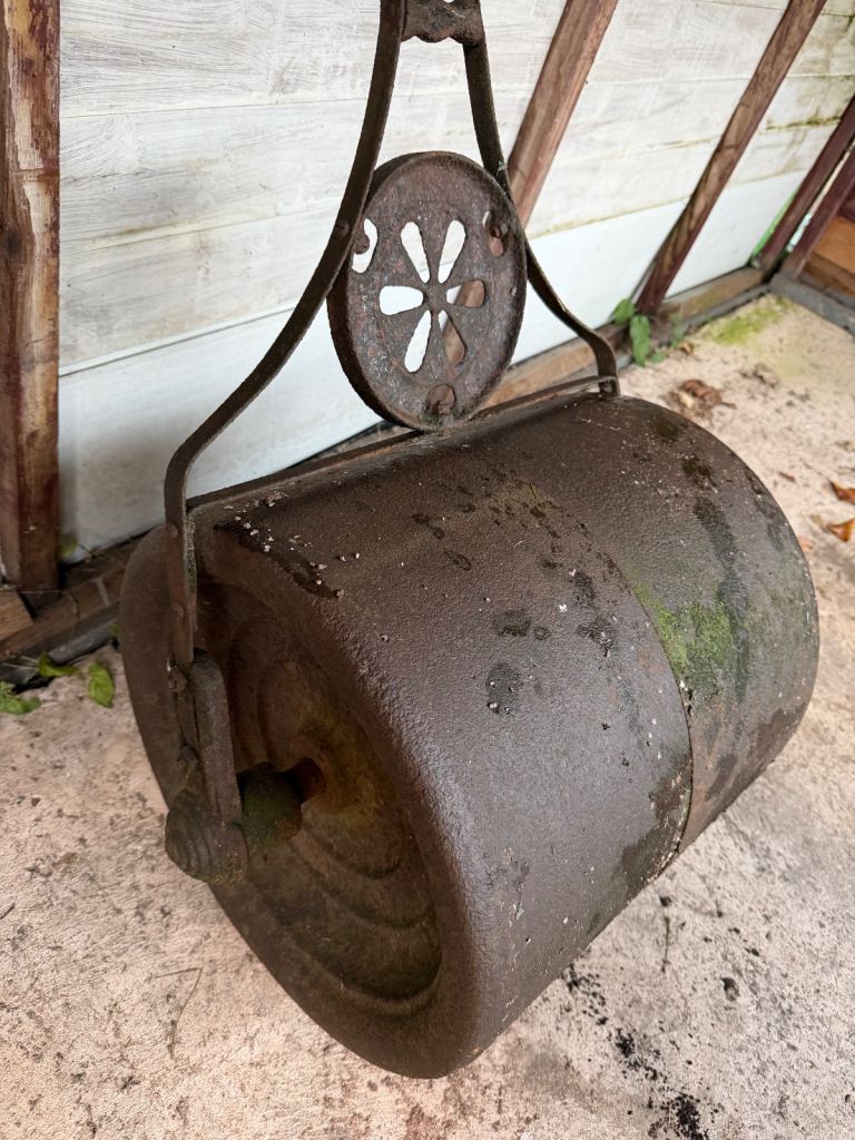  Vintage garden roller