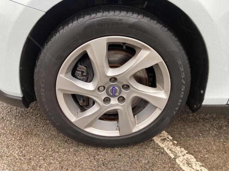 2015 Volvo V40 D2 [120] Cross Country Lux 5dr Geartronic HATCHBACK DIESEL Automatic