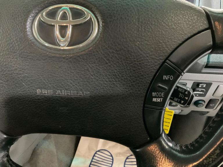 2011 Toyota Hilux 3.0 D-4D Invincible Pickup 4dr Diesel Auto 4WD (227 g/km, 171 bhp) Pick Up Dies...