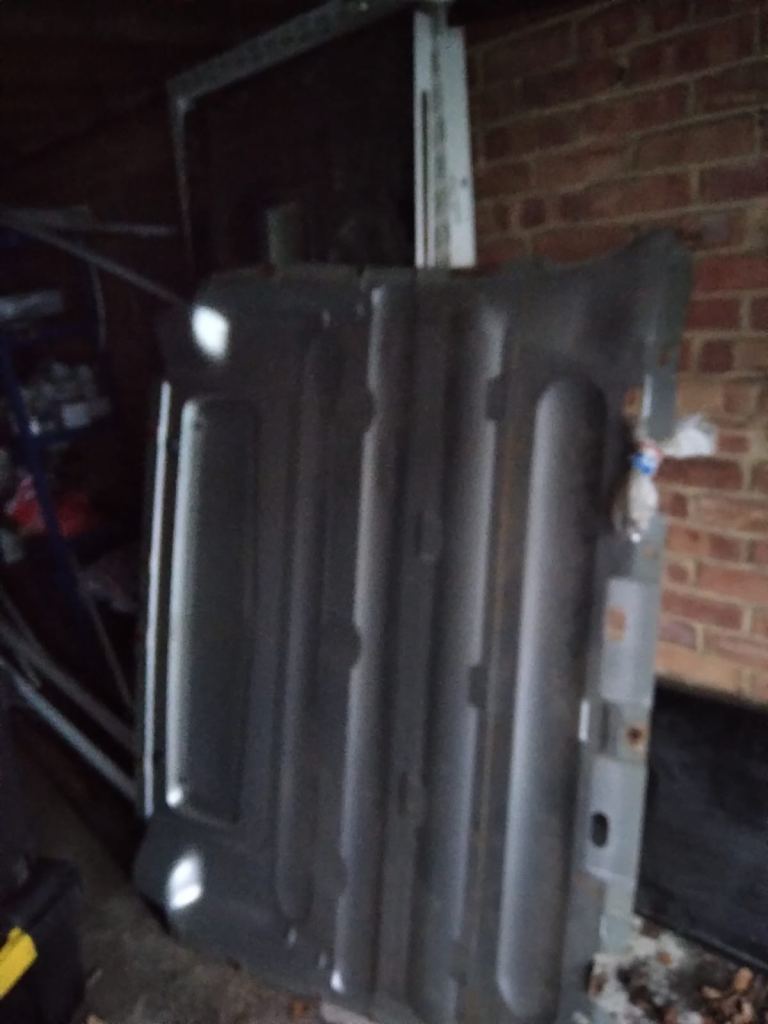 Renault Traffic 2012 bulkhead with bolts 