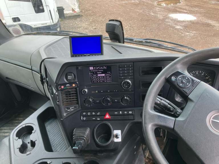 Mercedes-Benz ANTOS [Phone number removed]26 ton flatbed truck 6x2 EURO 6 auto