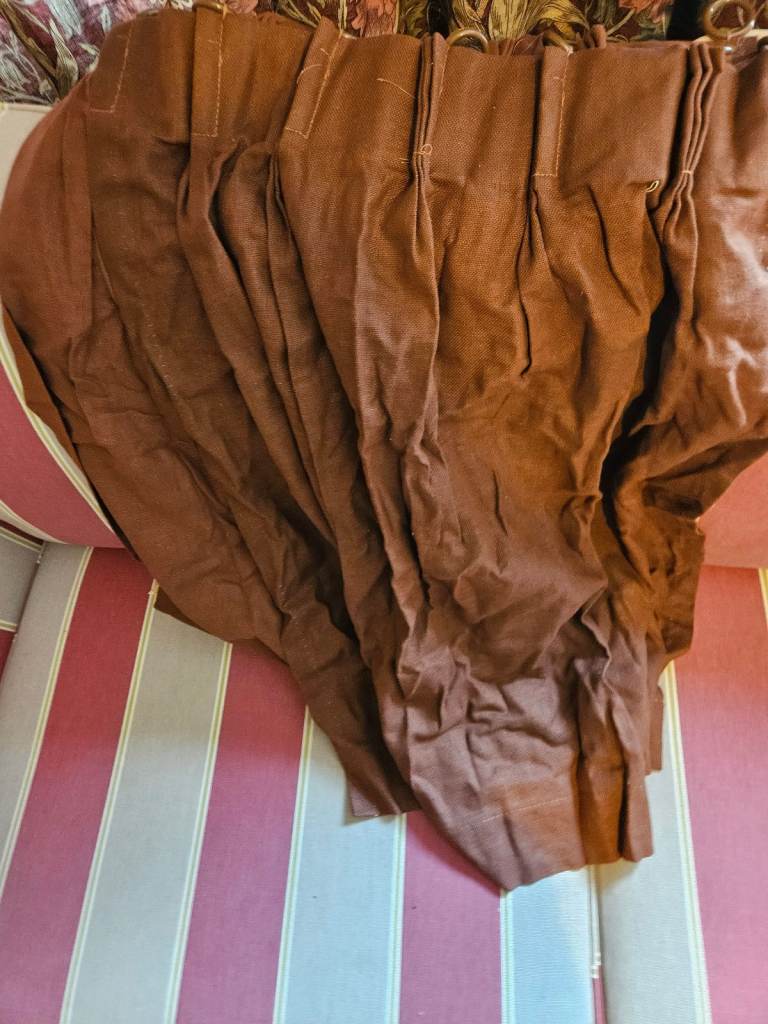 Cafe-style curtains with rings