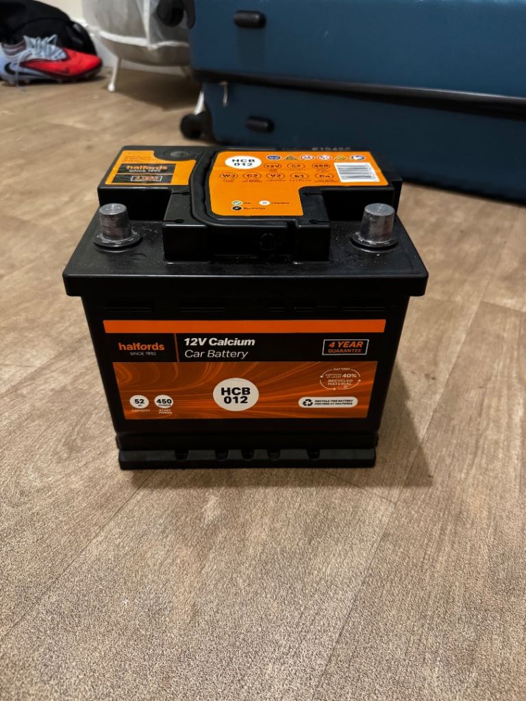 Halfords car battery HCB012 12V