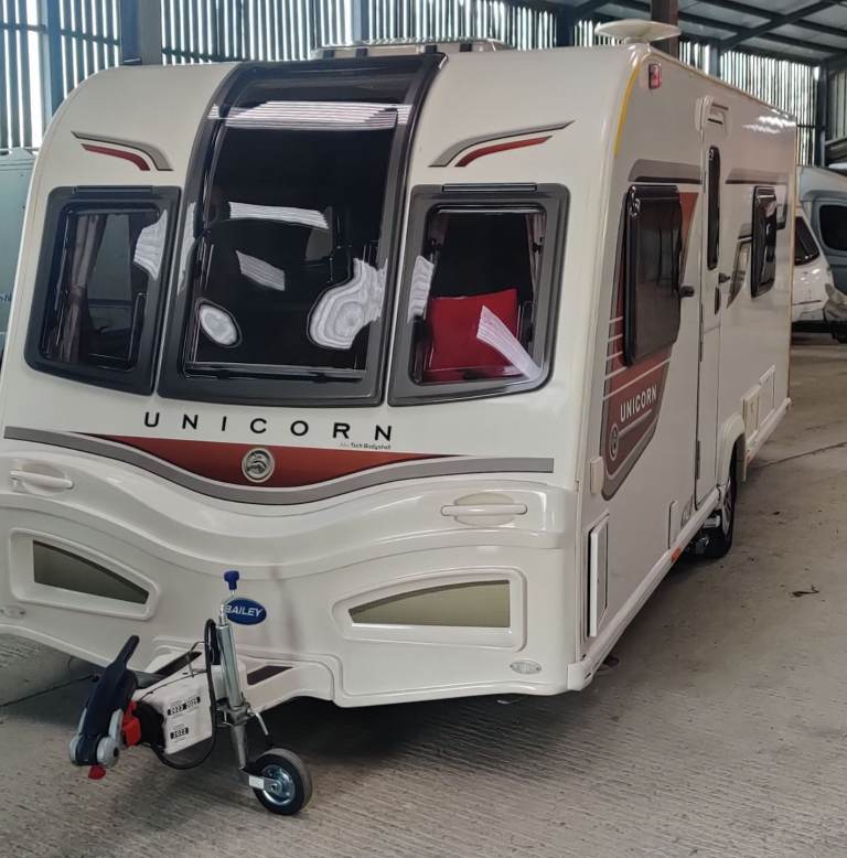 2014 Bailey Unicorn Cadiz II Caravan – 1 Owner – New Powrtouch Mover – Stored Indoors