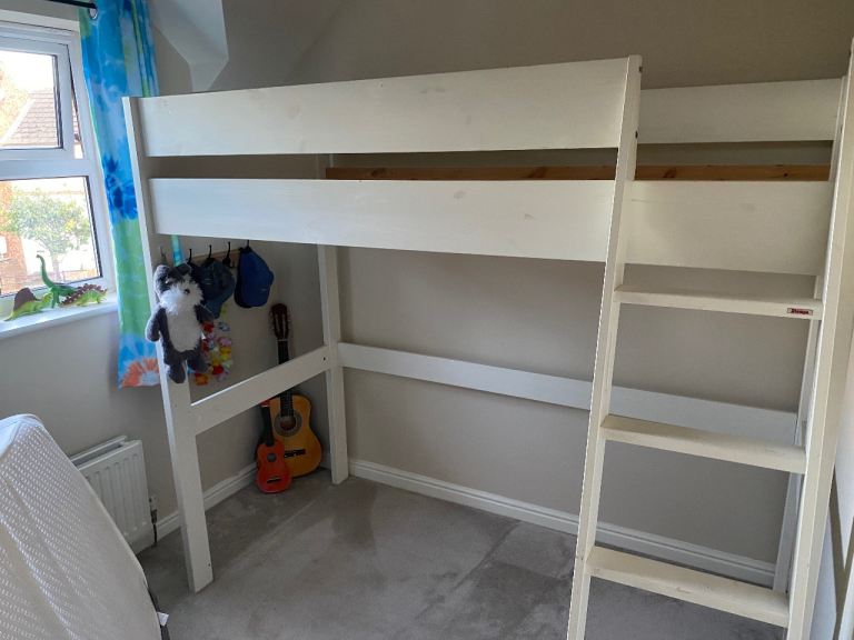 Single wood cabin bed