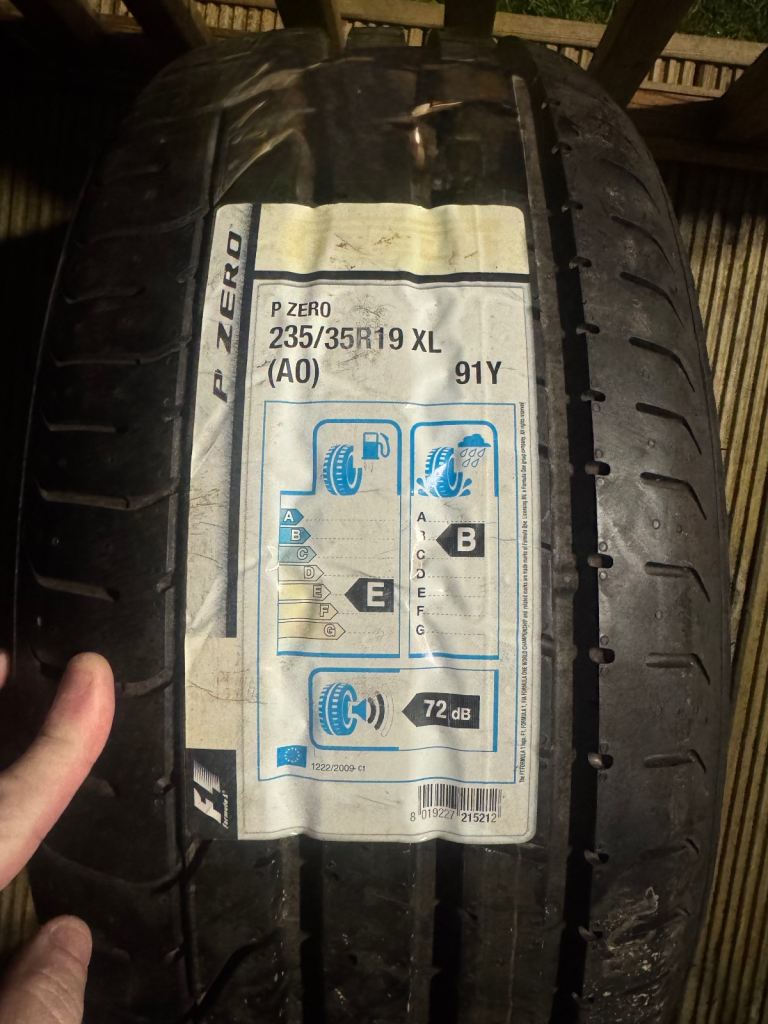 NEW Pirelli P Zero 235/35/19 91Y xl AO 