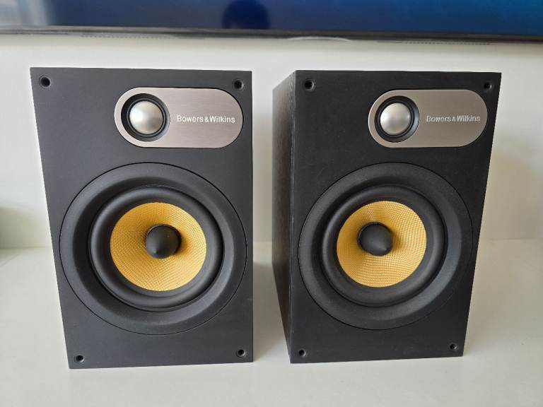 Bowers & Wilkins 686 Speakers