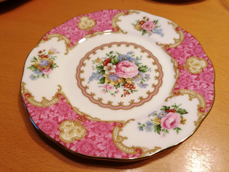 Set of 7 tea/dessert plates - bone china - Royal Albert Lady Carlyle