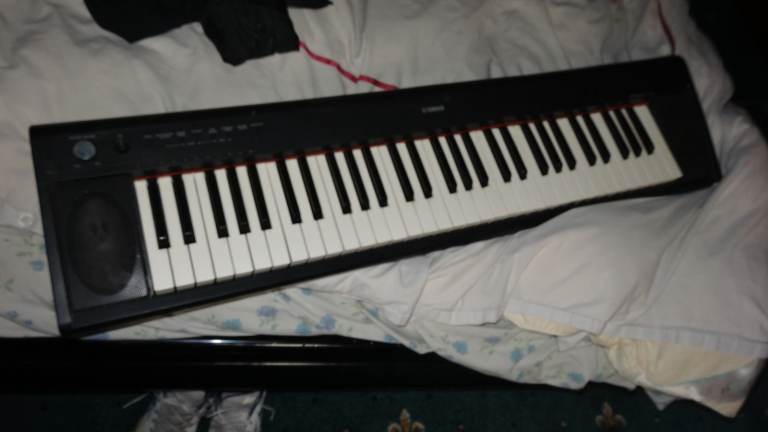 Yamaha Piaggero NP-11 Digital Piano Keyboard 61-Key Black