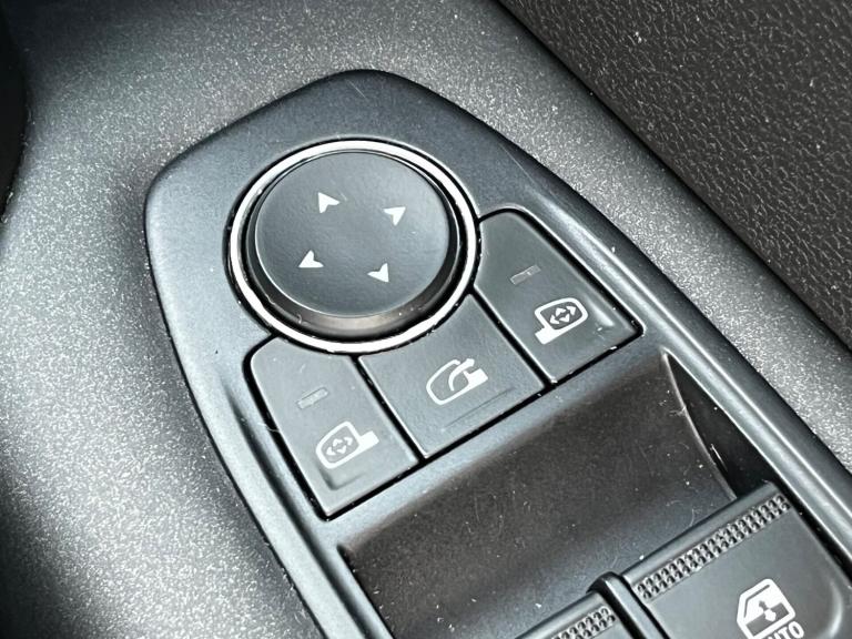 2020 Renault Captur ICONIC TCE Hatchback Petrol Manual