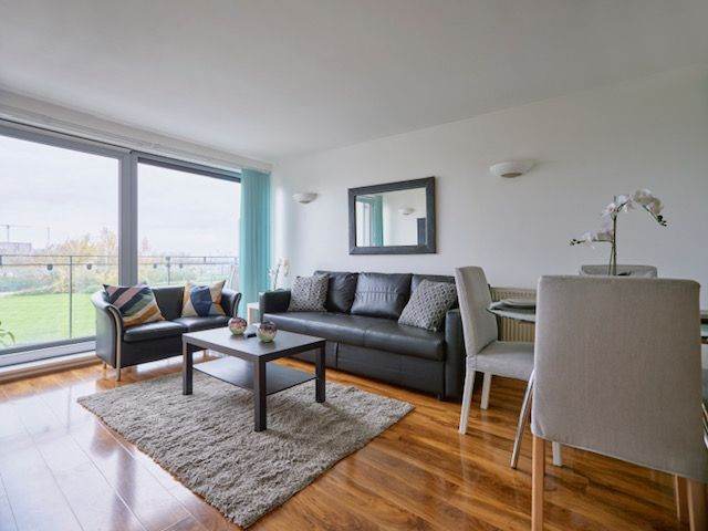 2-Bed River View Apartment - SE28 0LZ