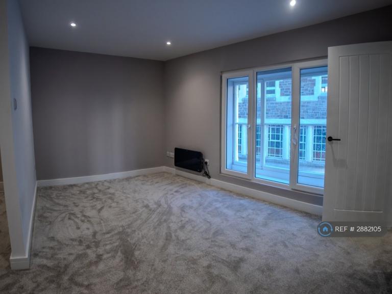 1 bedroom flat in Allhalland Street, Bideford, EX39 (1 bed) (#2882105)