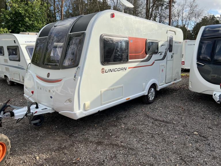 BAILEY UNICORN SEVILLE - 2015 - 2 BERTH - END WASHROOM - EXCELLENT CONDITION 