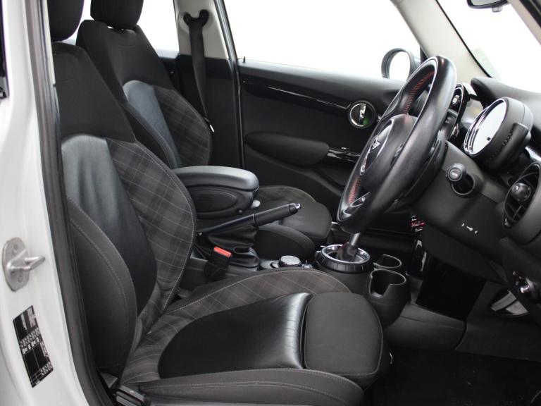 2016 MINI Hatch 2.0 Cooper S D 5dr Auto [Media Pack XL] Hatchback DIESEL Automatic