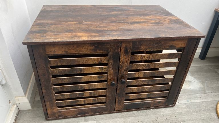 Enclosed cat litter unit