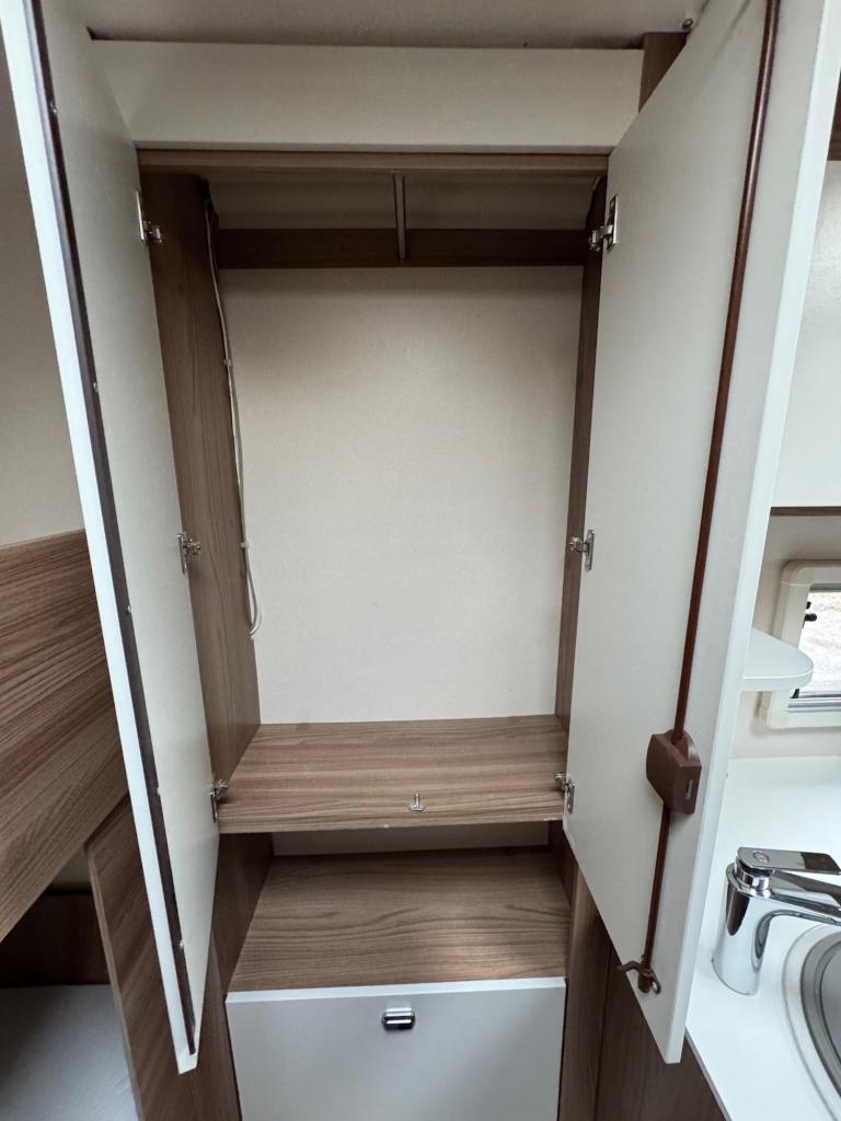 SWIFT ESCAPE 695 - 2017