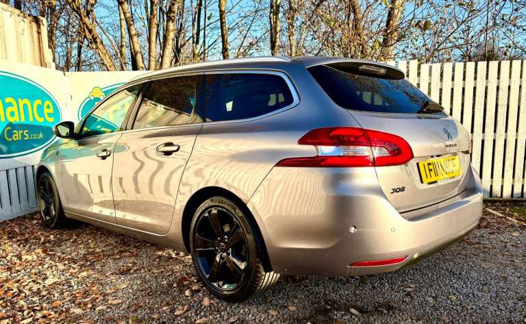CAN'T GET CREDIT? CALL US! Peugeot 308 SW 1.2 PureTech Tech Edition - £199 DEPOSIT, £66 PER WEEK 