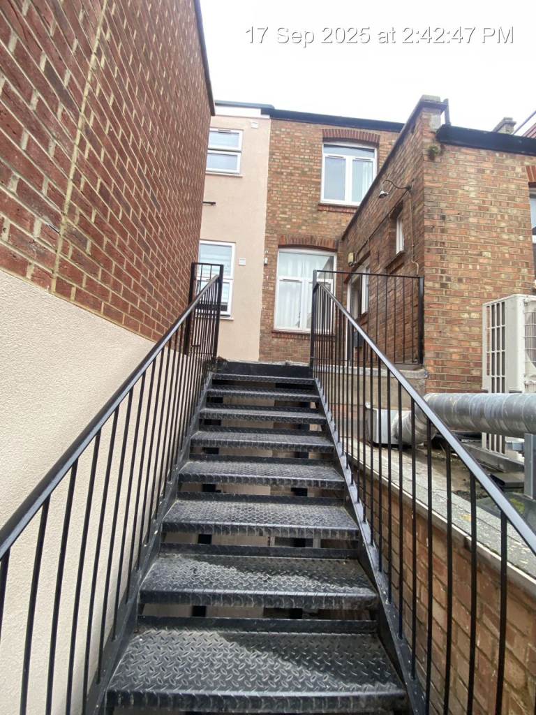 4 beds 1 bath Flat/apartment