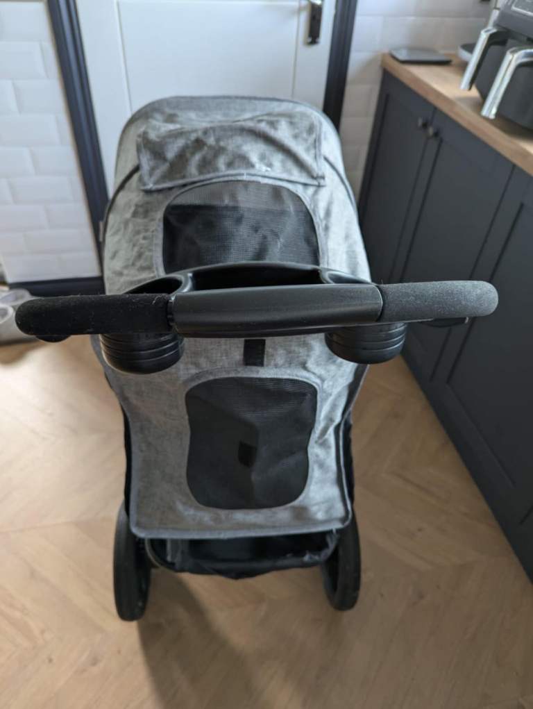 Pet stroller for animals upto 12kg