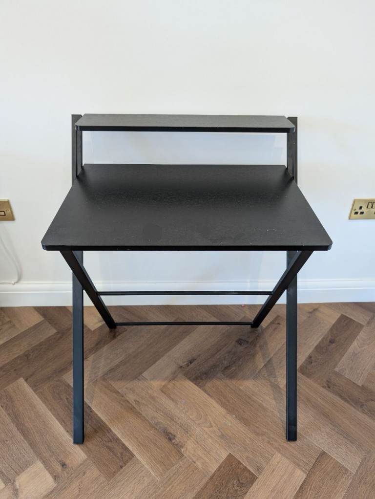 Foldable Desk with Shelf