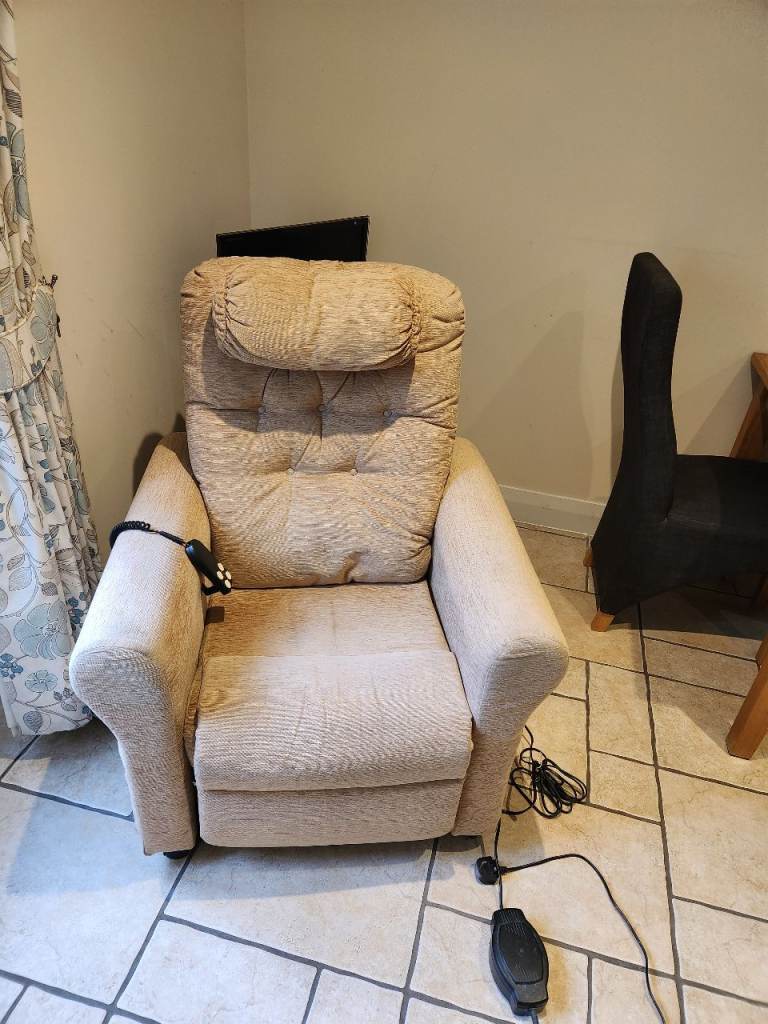 Riser recliner chair